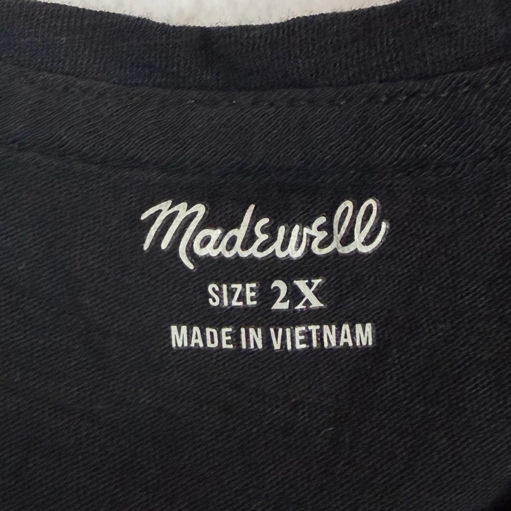 MADEWELL • Black V-Neck Sleeveless Basic Tank Top, 2X - Picture 7 of 8